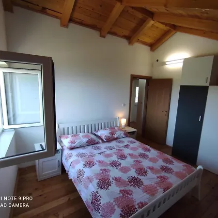 Semesterbostad With Jacuzzi Mili *