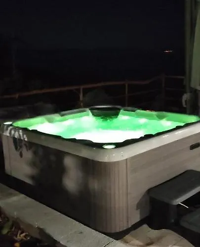 With Jacuzzi Mili *