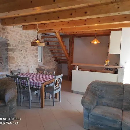 Holiday home With Jacuzzi Mili