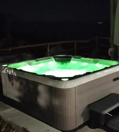 With Jacuzzi Mili *