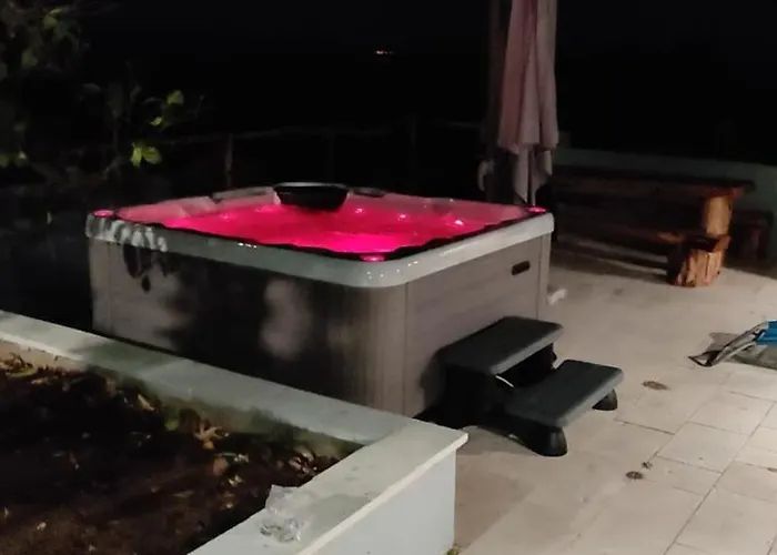 With Jacuzzi Mili